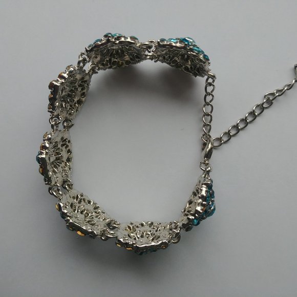 Blue and silver tone Y2K vibe bracelet - Picture 5 of 12